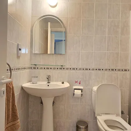 Opp 2 Bedroom 2 Bthrs Sea View Regina Gardens 1